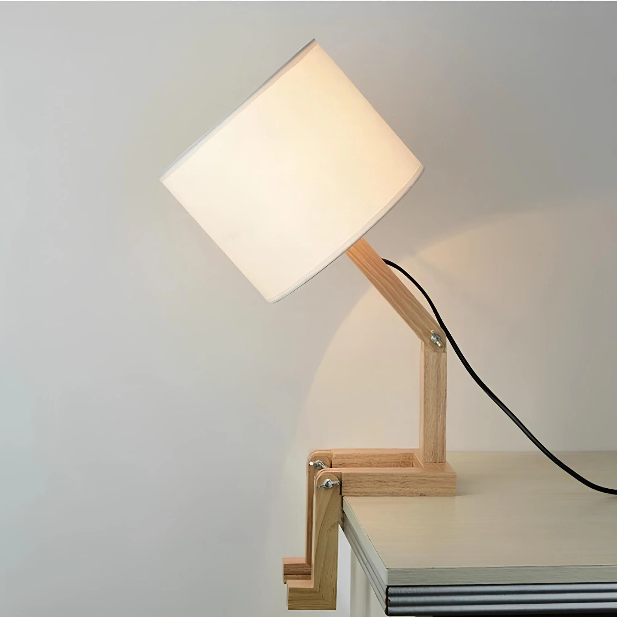 cyborgglanz-tischlampe-futuristisches-design-einstellbare-beleuchtung-xlumina_2 Cyborgglanz Tischlampe Futuristisches Design Einstellbare Beleuchtung Xlumina 2