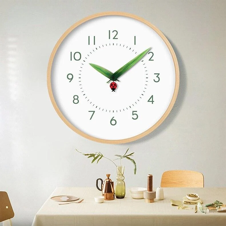 gKBaRonde-Minimalistische-Wandklok-Cartoon-Leuke-Massief-Houten-Frame-Stille-Klok-Voor-Kinderkamer-Woonkamer-Restaurant-Opknoping-Horloge Gkbaronde Minimalistische Wandklok Cartoon Leuke Massief Houten Frame Stille Klok Voor Kinderkamer Woonkamer Restaurant Opknoping Horloge