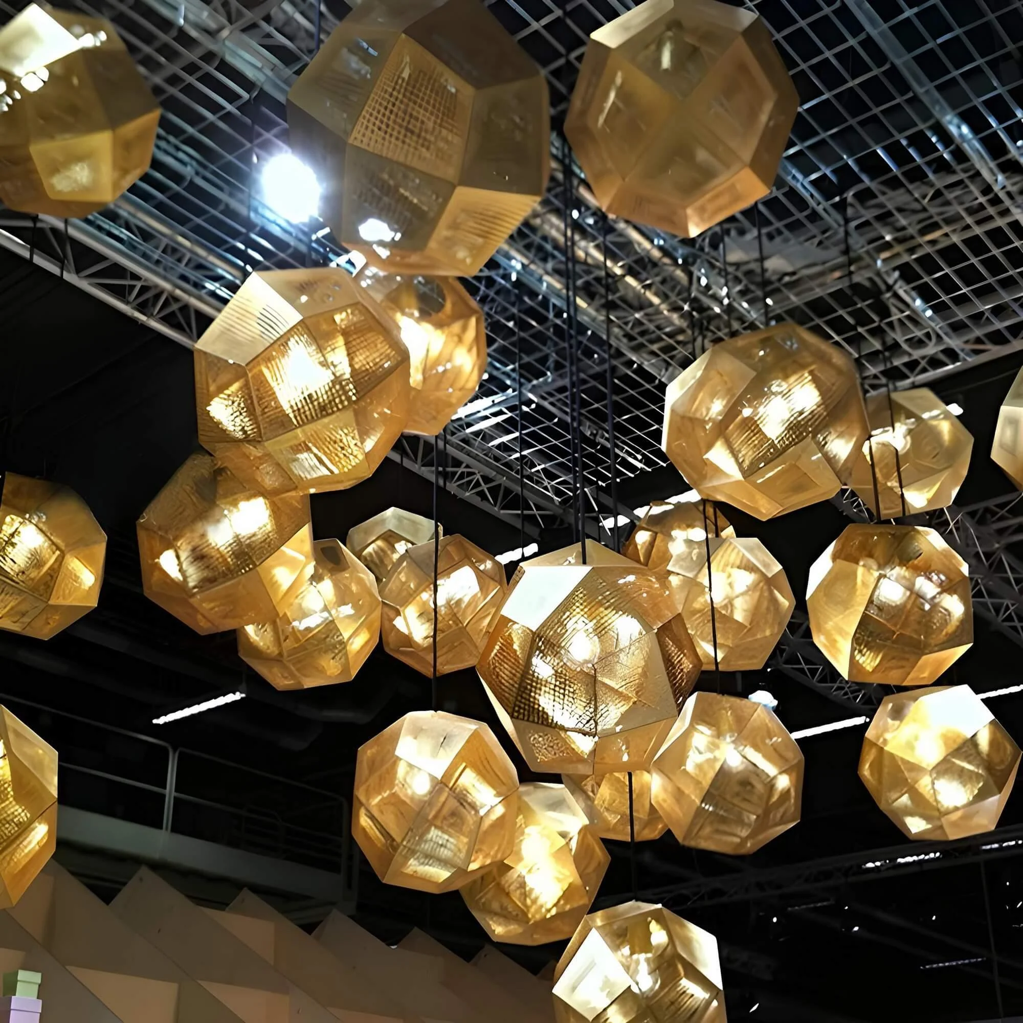 geometrische-runde-haengelampe-metall-lichtdesign-modern-schwarz-gold-silber-xlumina11 Geometrische Runde Haengelampe Metall Lichtdesign Modern Schwarz Gold Silber Xlumina11