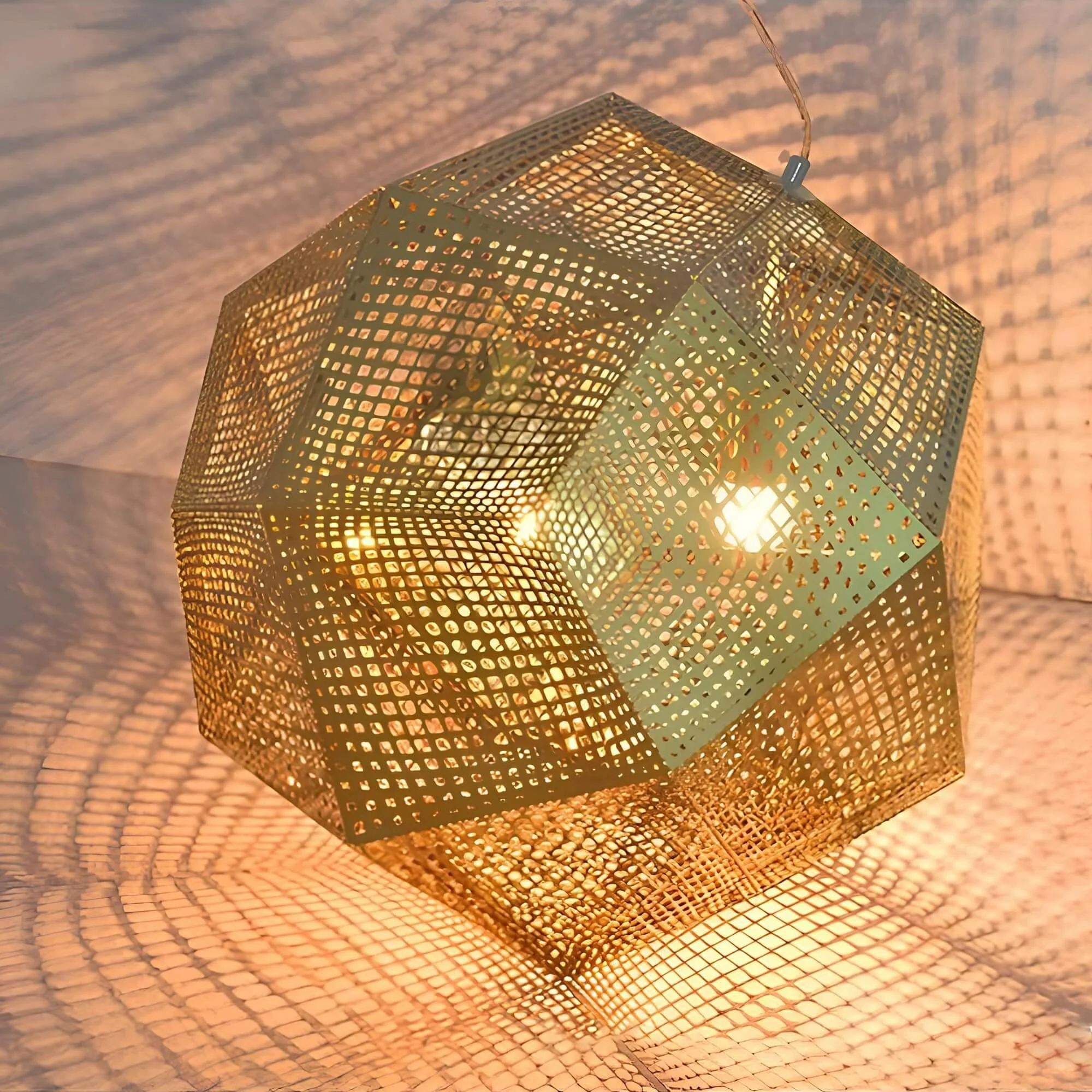 geometrische-runde-haengelampe-metall-lichtdesign-modern-schwarz-gold-silber-xlumina4 Geometrische Runde Haengelampe Metall Lichtdesign Modern Schwarz Gold Silber Xlumina4