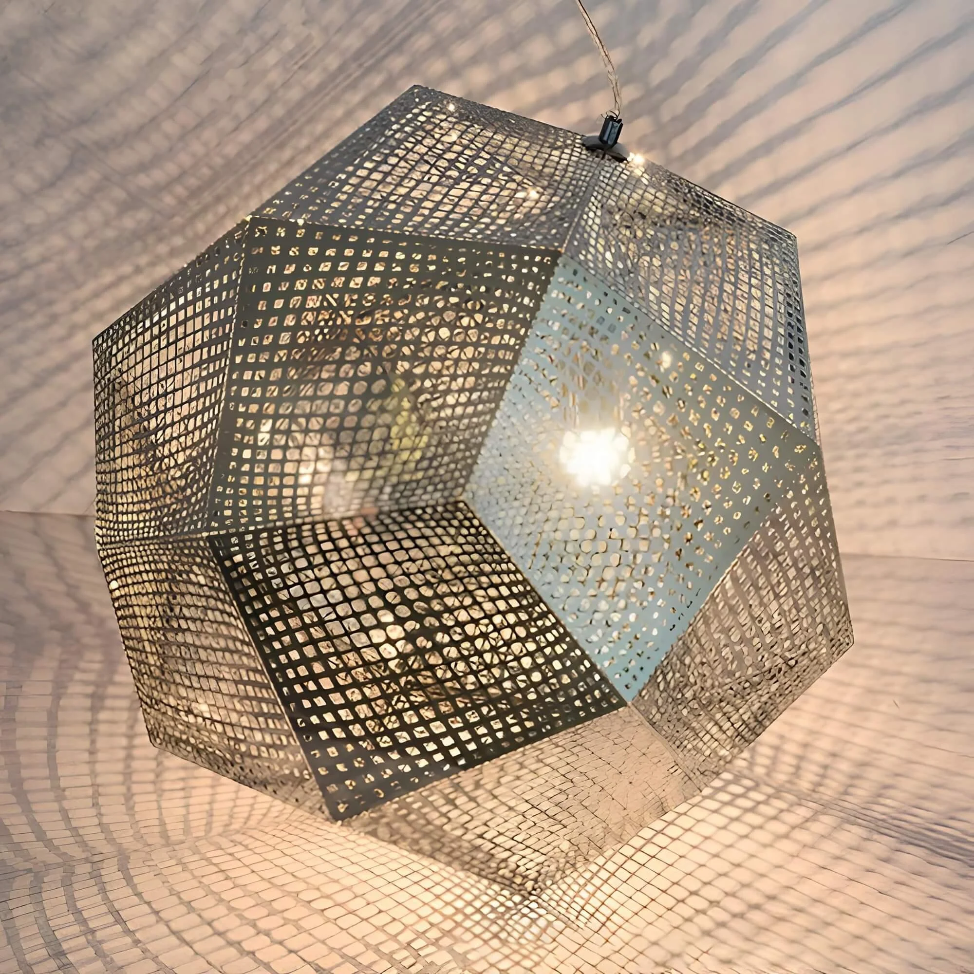 geometrische-runde-haengelampe-metall-lichtdesign-modern-schwarz-gold-silber-xlumina5 Geometrische Runde Haengelampe Metall Lichtdesign Modern Schwarz Gold Silber Xlumina5