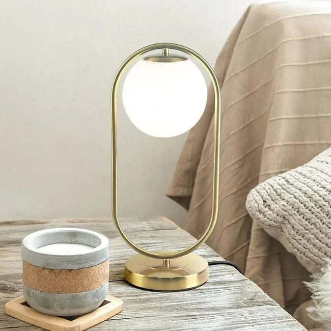 goldene-design-tischlampe-george-milchglas_1 Goldene Design Tischlampe George Milchglas 1