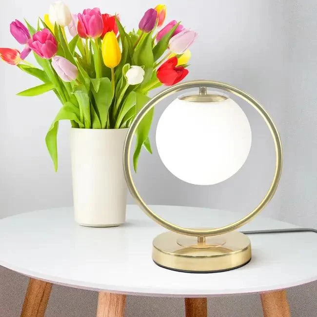 goldene-design-tischleuchte-mit-milchglas-gene Goldene Design Tischleuchte Mit Milchglas Gene