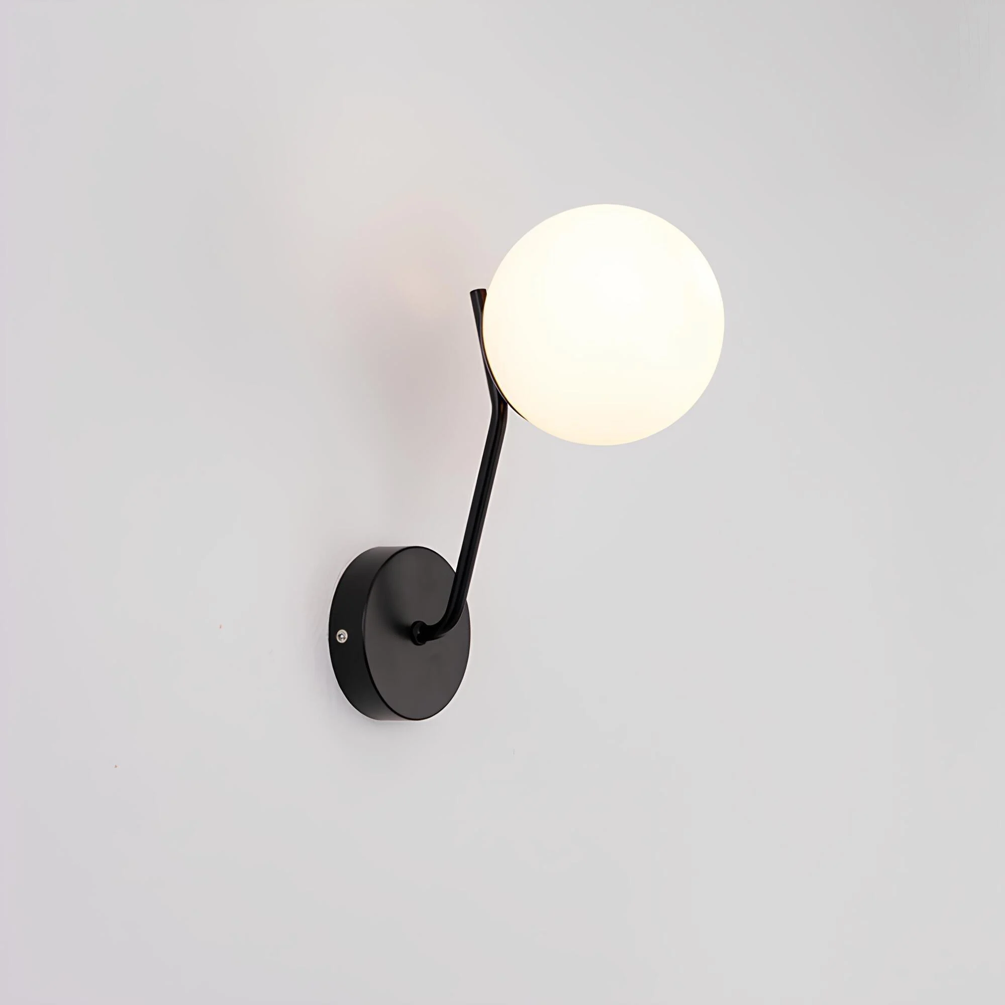 lumiart-moderne-wandleuchte-mit-glaskugel-lampe-schwarz-xlumina_2 Lumiart Moderne Wandleuchte Mit Glaskugel Lampe Schwarz Xlumina 2