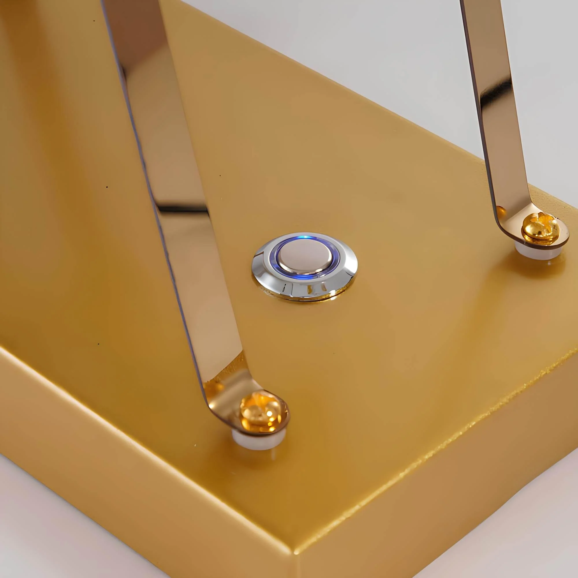 lumiferris-goldene-eisen-tischlampe-led-touch-steuerung-xlumina7 Lumiferris Goldene Eisen Tischlampe Led Touch Steuerung Xlumina7
