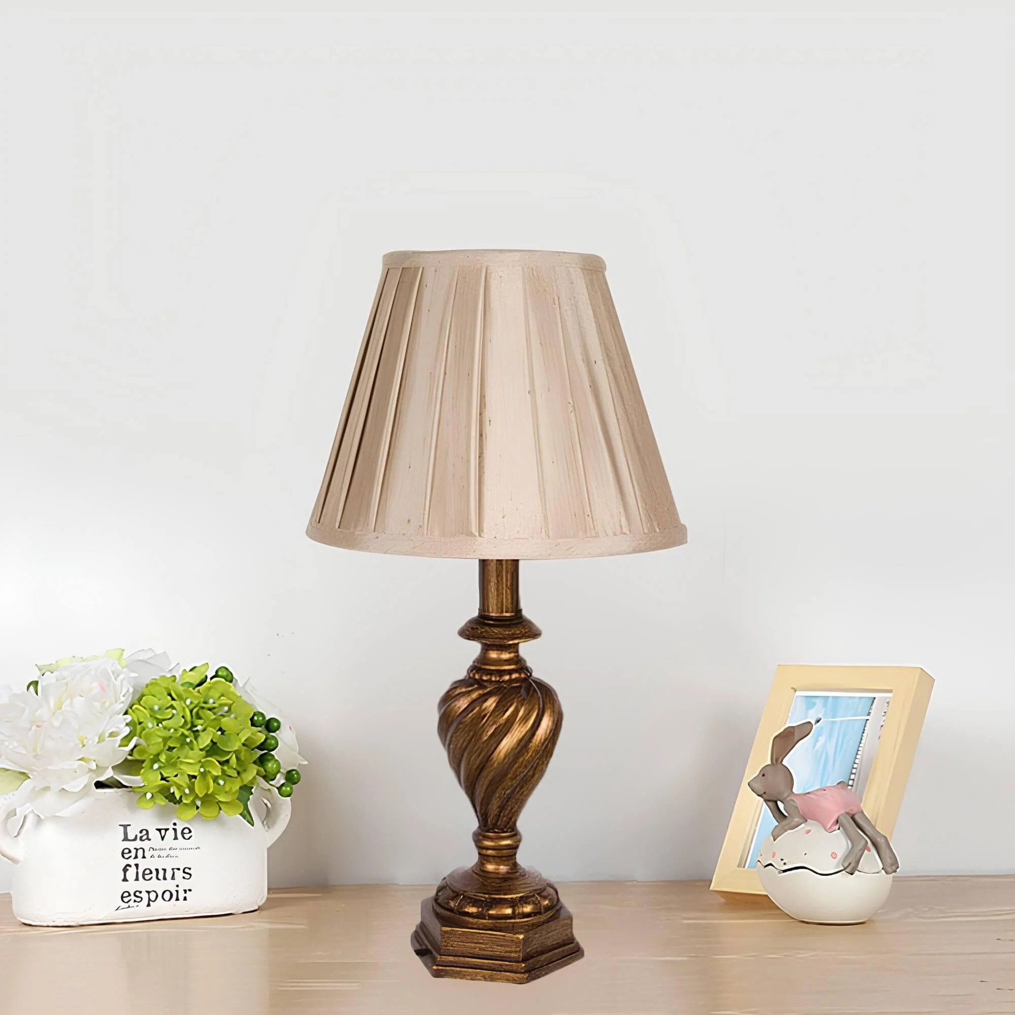 luminadesign-geplisseerte-nachttischlampe-harzfuss-beige-xlumina3 Luminadesign Geplisseerte Nachttischlampe Harzfuss Beige Xlumina3