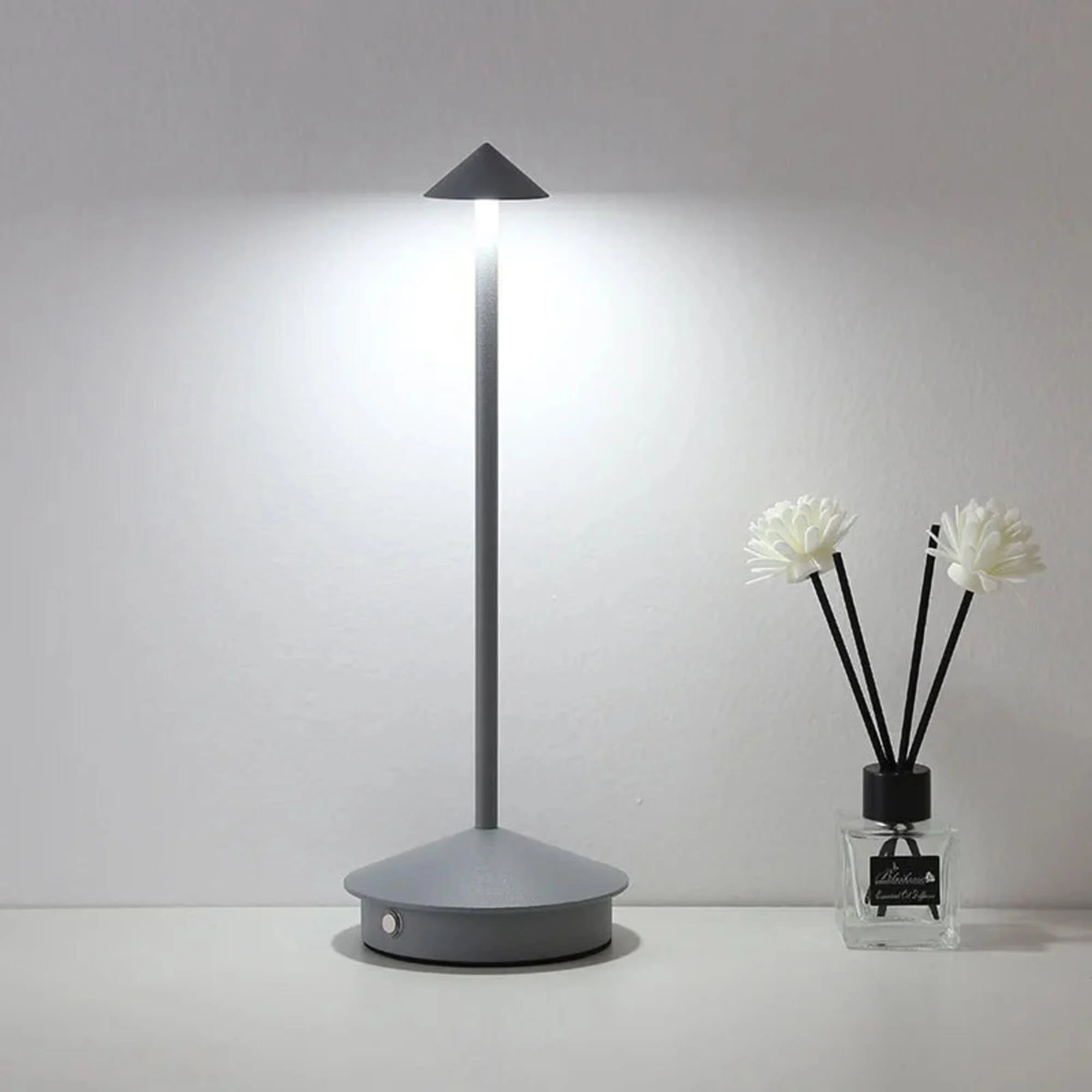 lumitap-beruhrungsempfindliche-led-Tischlampe-dimmbar-modern-energieeffizient-xlumina_3 Lumitap Beruhrungsempfindliche Led Tischlampe Dimmbar Modern Energieeffizient Xlumina 3