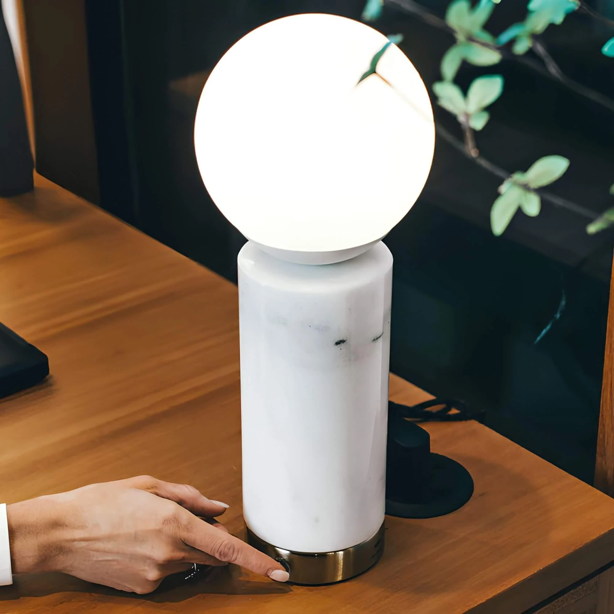 marble-glow-tischlampe-mit-marmor-sockel-led-licht-elegantes-design-xlumina5 Marble Glow Tischlampe Mit Marmor Sockel Led Licht Elegantes Design Xlumina5