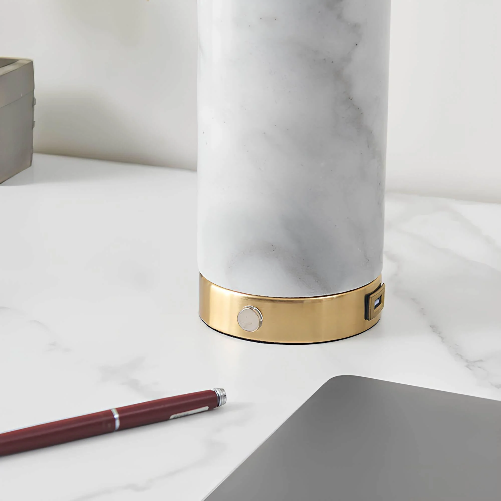 marble-glow-tischlampe-mit-marmor-sockel-led-licht-elegantes-design-xlumina6 Marble Glow Tischlampe Mit Marmor Sockel Led Licht Elegantes Design Xlumina6