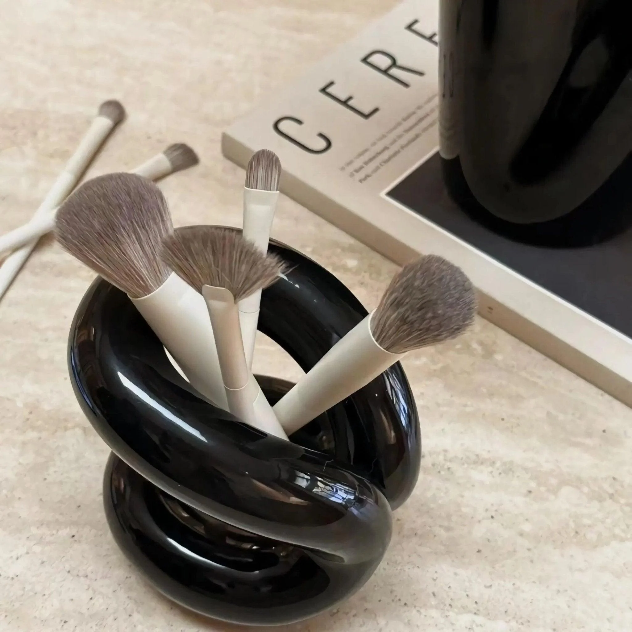 minimal-abstract-makeup-brush-holder-152452 Minimal Abstract Makeup Brush Holder 152452