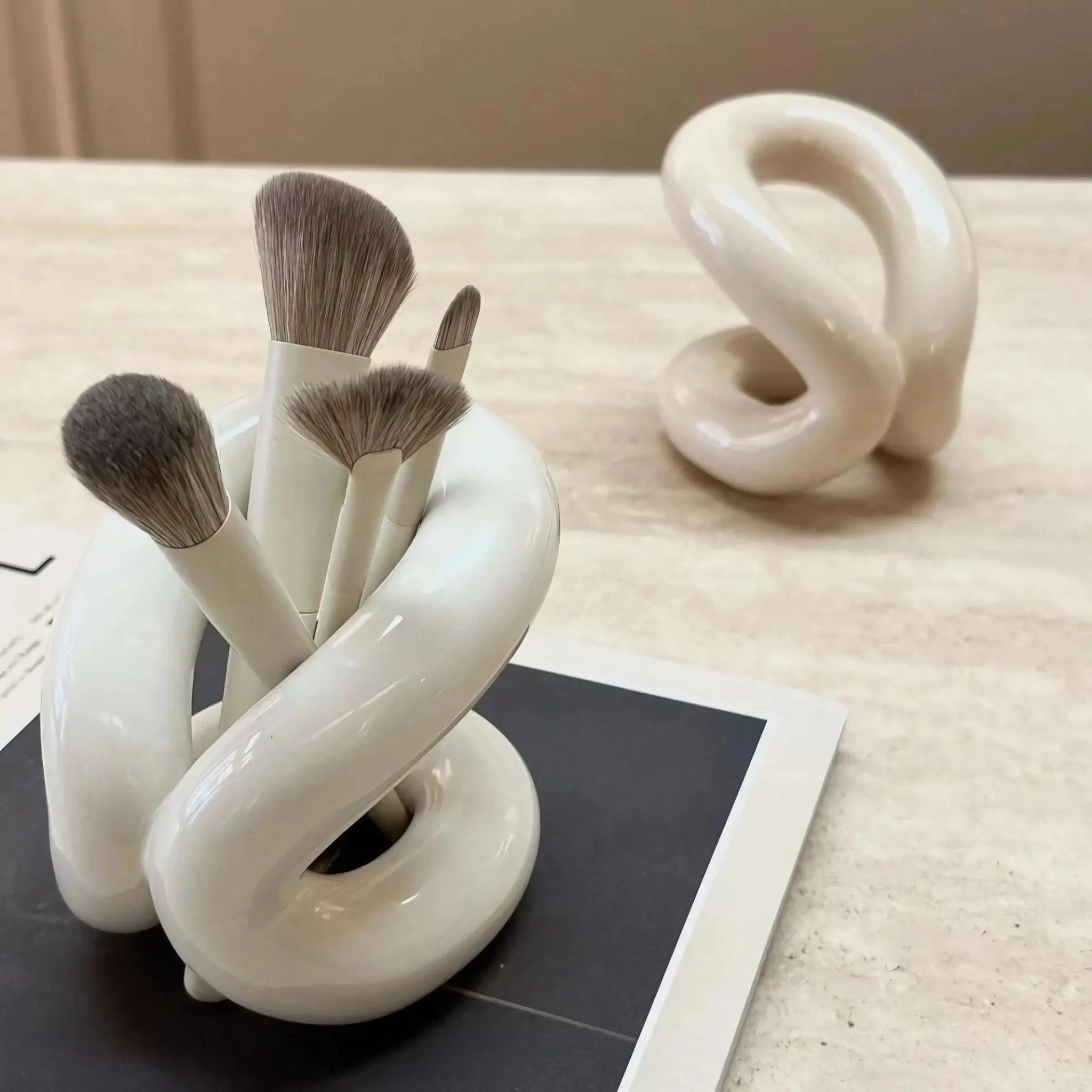 Minimal Abstract Makeup Brush Holder 435148
