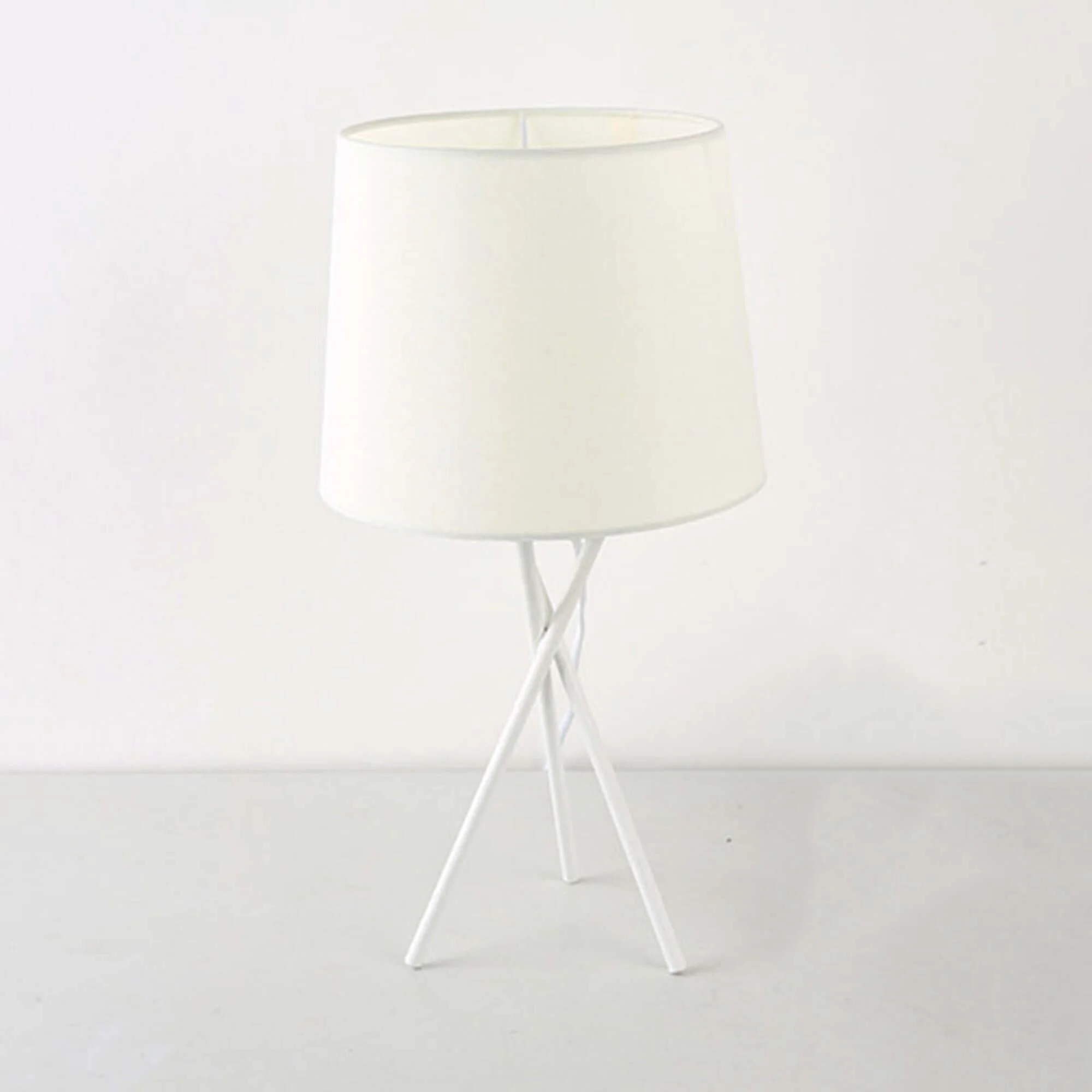 Minimalistische Tischlampe Mit Stoffschirm Modern Elegant Nachtlicht Xlumina 3