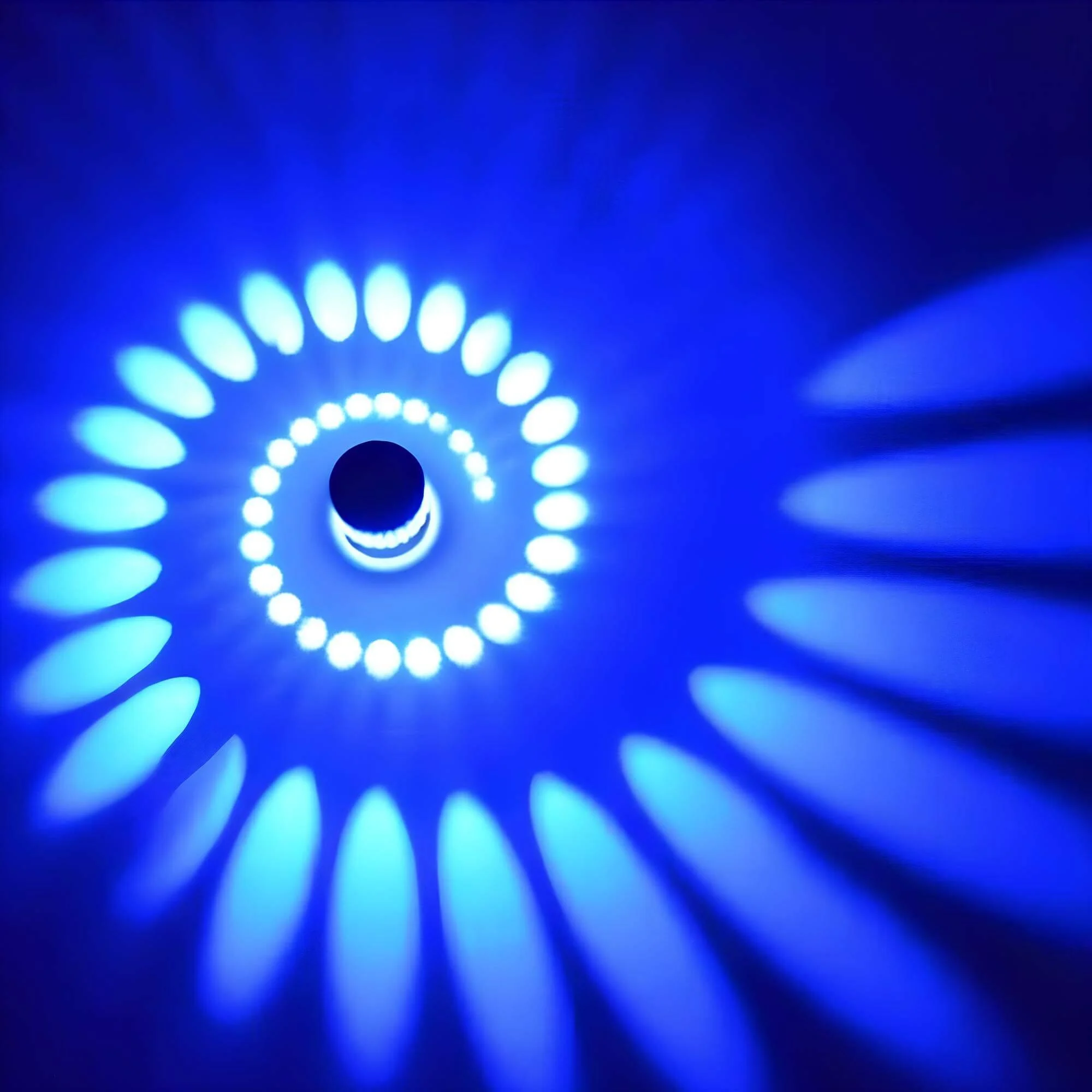 modern-led-deckenleuchte-schwungvolles-design-xlumina_4 Modern Led Deckenleuchte Schwungvolles Design Xlumina 4