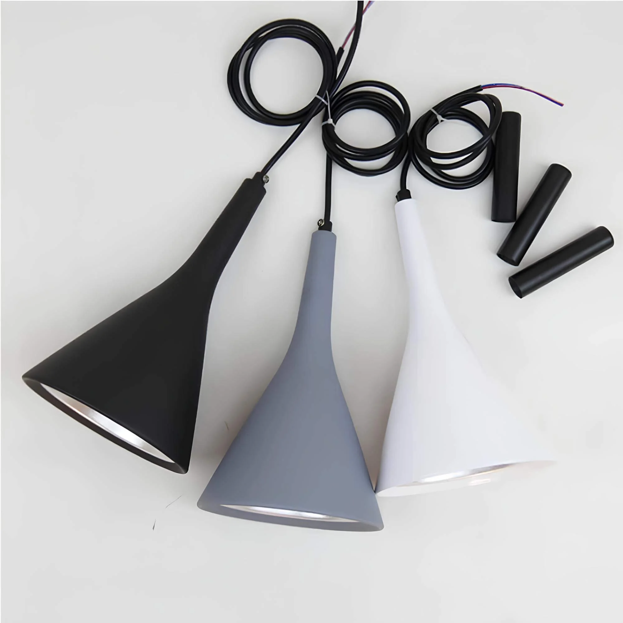 morandi-dreieck-hangeleuchte-modern-schwarz-weiss-gelb-pendelleuchte-xlumina_16 Morandi Dreieck Hangeleuchte Modern Schwarz Weiss Gelb Pendelleuchte Xlumina 16