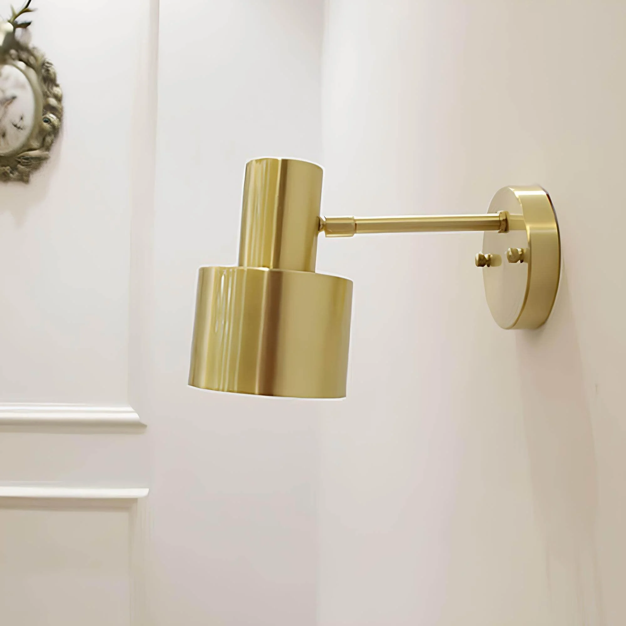 solluxe-minimalistische-wandleuchte-goldenes-metall-xlumina_3 Solluxe Minimalistische Wandleuchte Goldenes Metall Xlumina 3