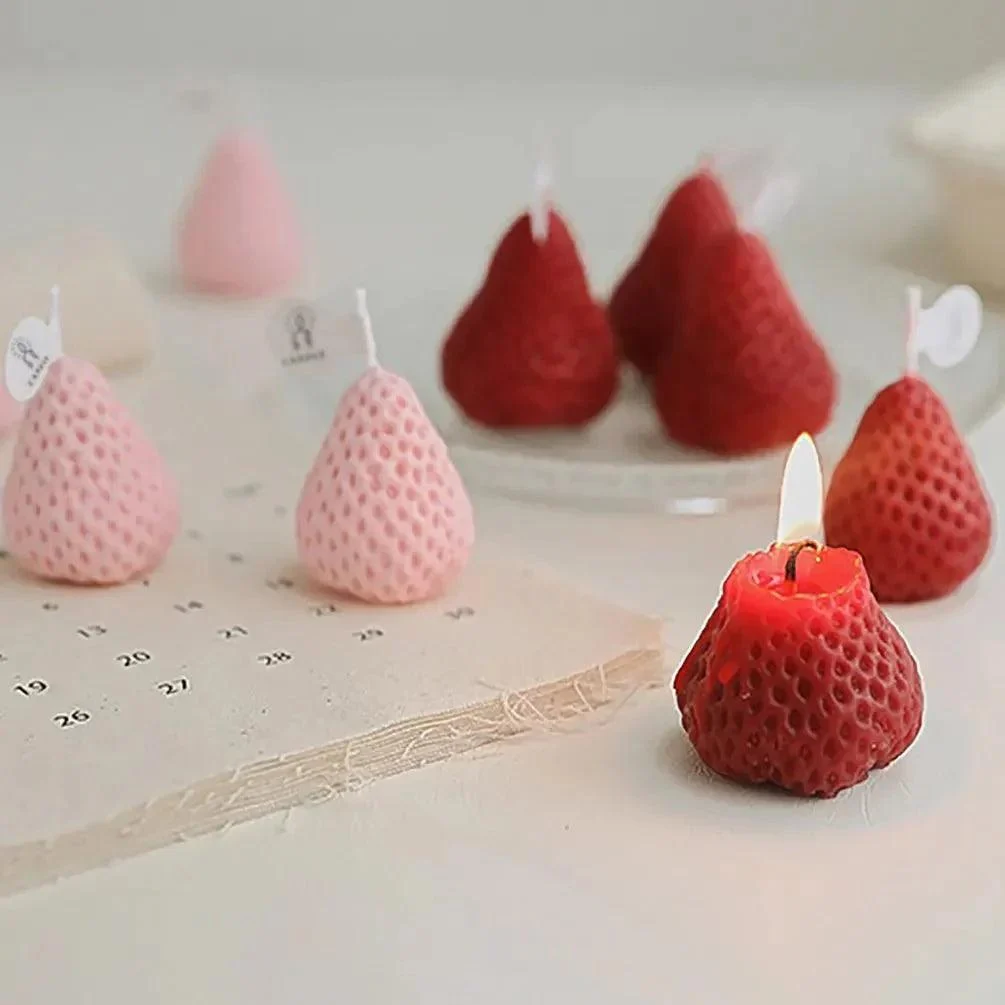 Strawberry Scented Aromatic Candle 654503